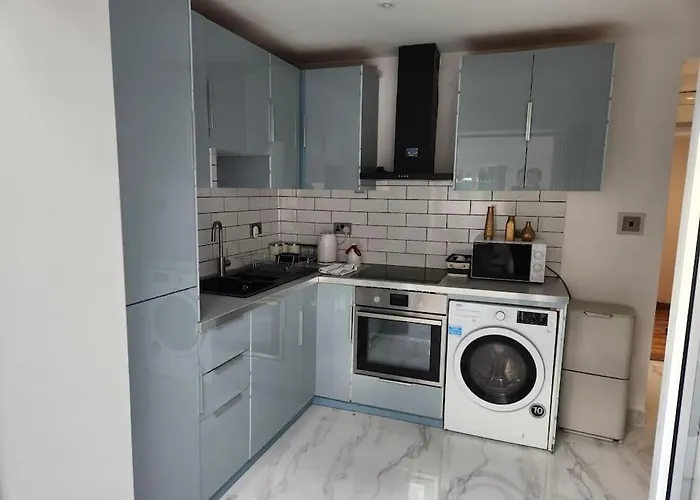 Spacious And Bright One Bedroom Apartment