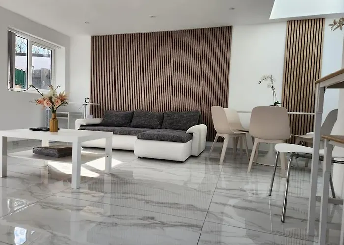 Spacious And Bright One Bedroom Apartment