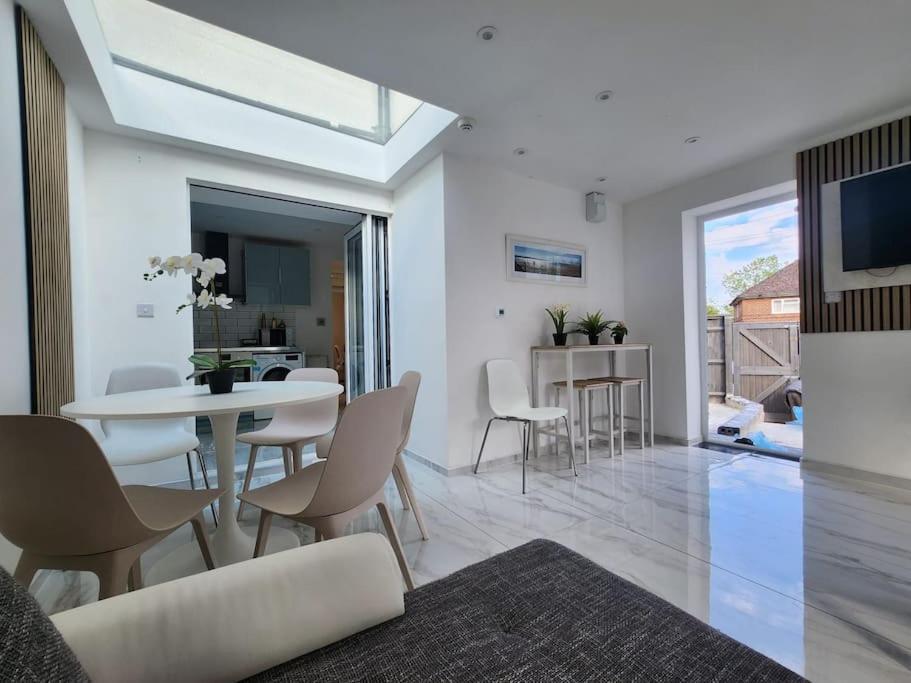 Spacious And Bright One Bedroom * Oxford